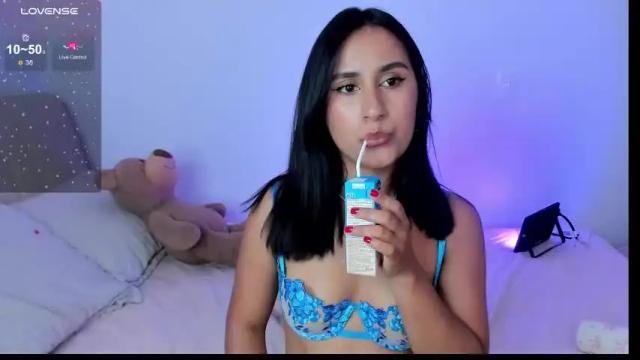 Image 4 of alicejhons Stream on Chaturbate on 3 months ago