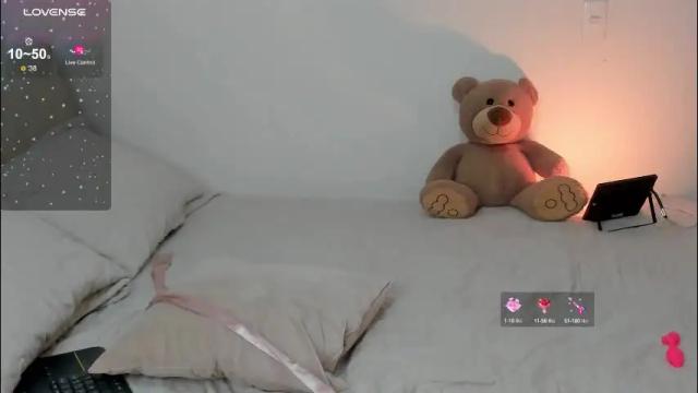 Image 12 of alicejhons Stream on Chaturbate on 1 month ago