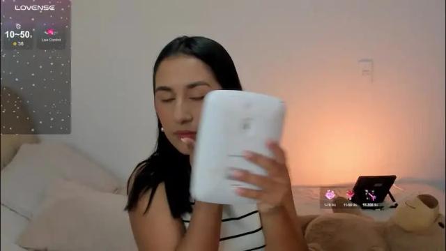 Image 2 of alicejhons Stream on Chaturbate on 1 month ago