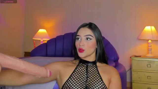 Image 3 of alicekiing Stream on Chaturbate on 15 months ago