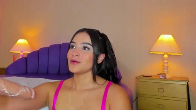 Image 10 of alicekiing Stream on Chaturbate on 14 months ago