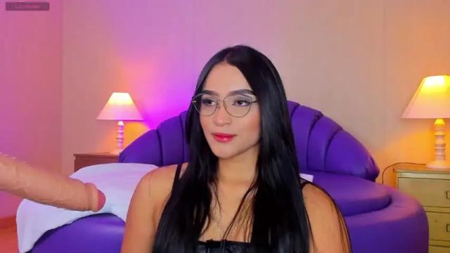 Image 7 of alicekiing Stream on Chaturbate on 14 months ago