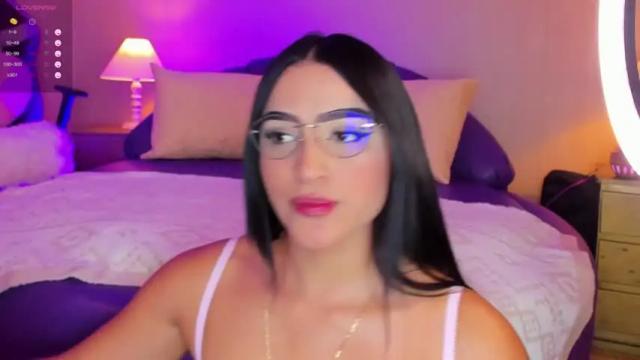 Image 3 of alicekiing Stream on Chaturbate on 14 months ago