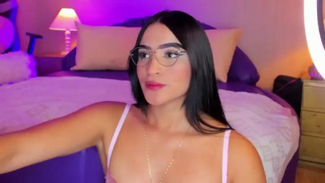 Image 4 of alicekiing Stream on Chaturbate on 14 months ago