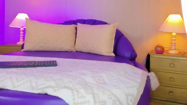 Image 2 of alicekiing Stream on Chaturbate on 14 months ago