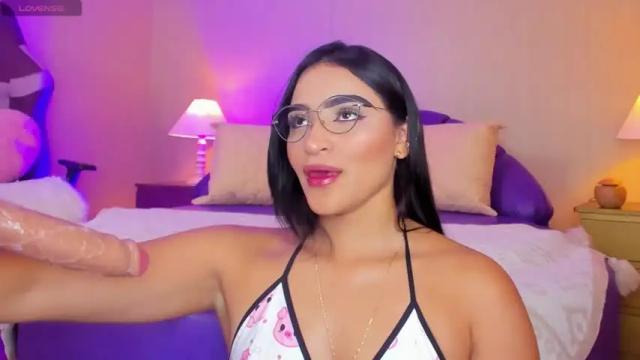Image 10 of alicekiing Stream on Chaturbate on 14 months ago