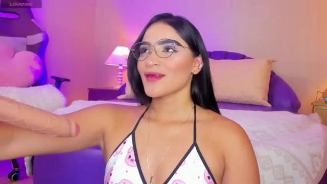 Image 4 of alicekiing Stream on Chaturbate on 14 months ago