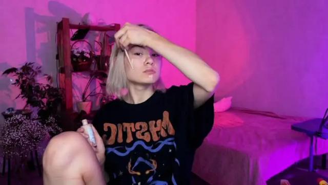 Image 2 of alicekit Stream on Chaturbate on 15 months ago
