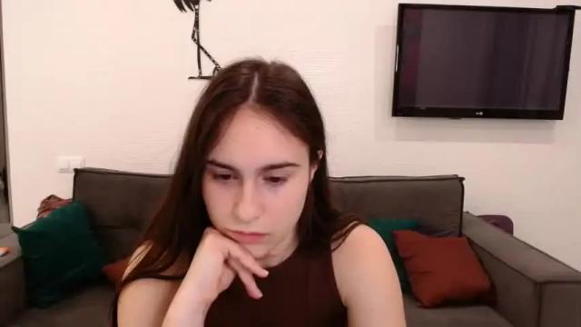 Image 4 of alicekollt Stream on Chaturbate on 13 months ago