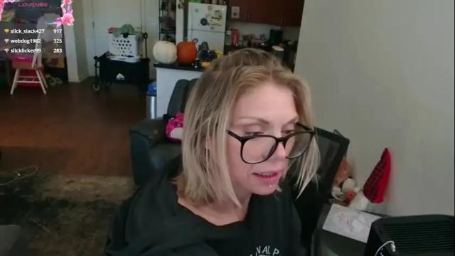 Image 3 of aliceliddell710 Stream on Chaturbate on 27 days ago