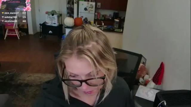 Image 4 of aliceliddell710 Stream on Chaturbate on 27 days ago