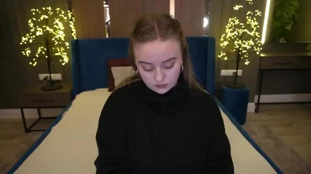 Image 4 of alicemoonl Stream on Chaturbate on 16 months ago