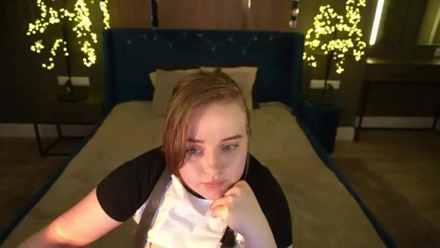 Image 12 of alicemoonl Stream on Chaturbate on 16 months ago