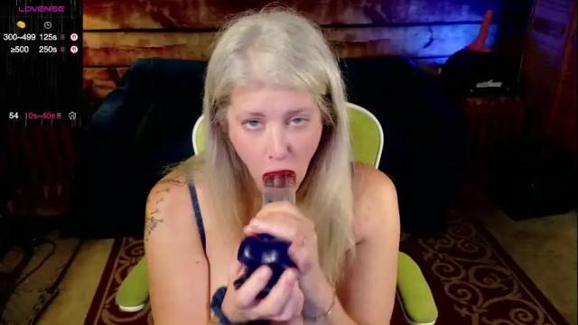 Image 11 of alicescuriosity Stream on Chaturbate on 11 days ago