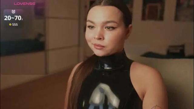 Image 2 of alicesweetlove Stream on Chaturbate on 2 days ago
