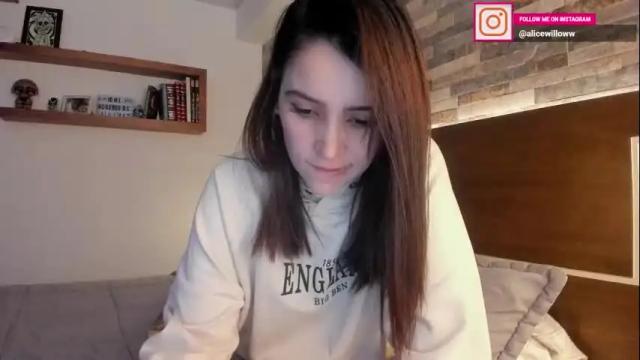 Image 3 of alicewillow Stream on Chaturbate on 4 months ago