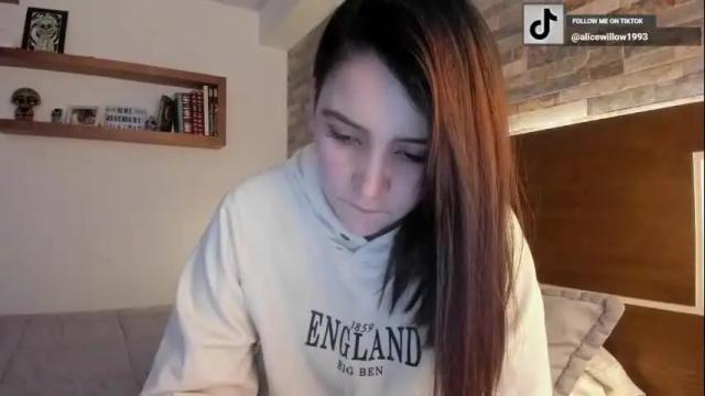 Image 4 of alicewillow Stream on Chaturbate on 4 months ago