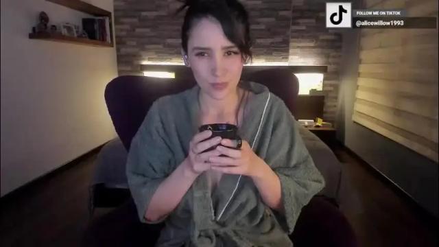 Image 4 of alicewillow Stream on Chaturbate on 1 month ago