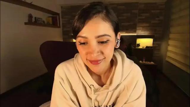 Image 3 of alicewillow Stream on Chaturbate on 1 month ago