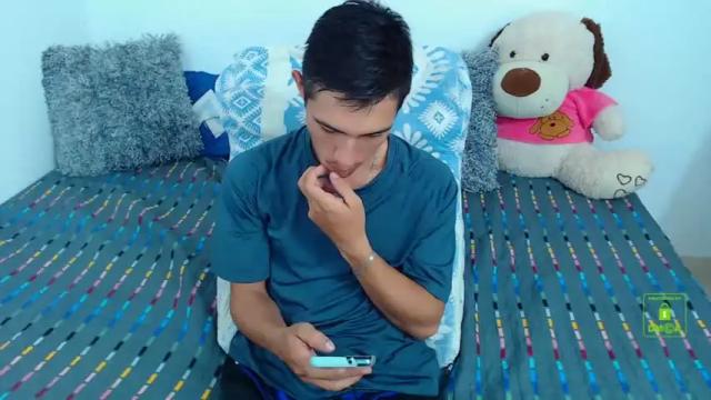 Image 10 of alicia_and_brandon Stream on Chaturbate on 14 months ago