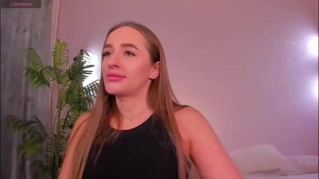 Image 3 of alicia_edwards Stream on Chaturbate on 1 month ago