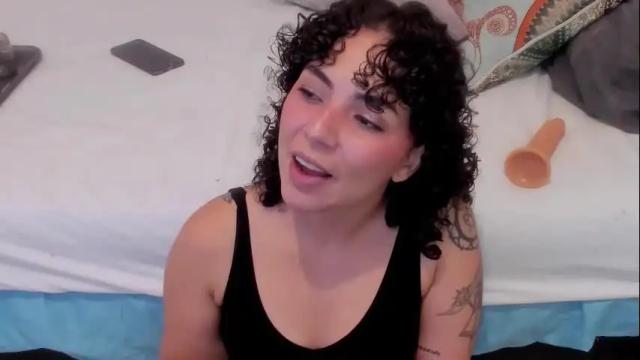 Image 6 of aliciapalmer19 Stream on Chaturbate on 27 days ago