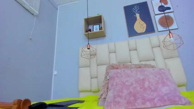 Image 12 of alicmoon Stream on Chaturbate on 16 months ago