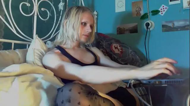Image 8 of alien_bella Stream on Chaturbate on 5 months ago