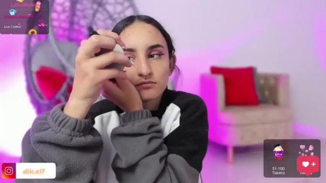 Image 4 of aliice18 Stream on Chaturbate on 16 months ago