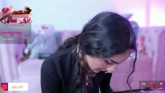 Image 12 of aliice18 Stream on Chaturbate on 14 months ago