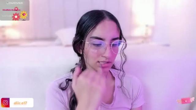 Image 4 of aliice18 Stream on Chaturbate on 14 months ago