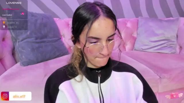 Image 7 of aliice18 Stream on Chaturbate on 13 months ago
