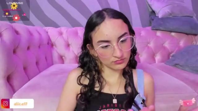 Image 11 of aliice18 Stream on Chaturbate on 13 months ago