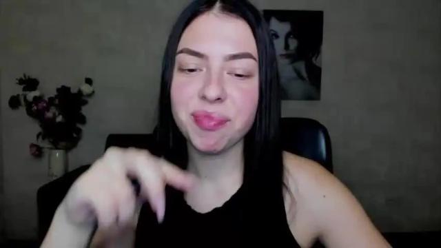 Image 2 of alina_simmons Stream on Chaturbate on 17 months ago