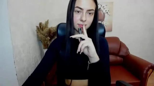 Image 10 of alina_simmons Stream on Chaturbate on 17 months ago