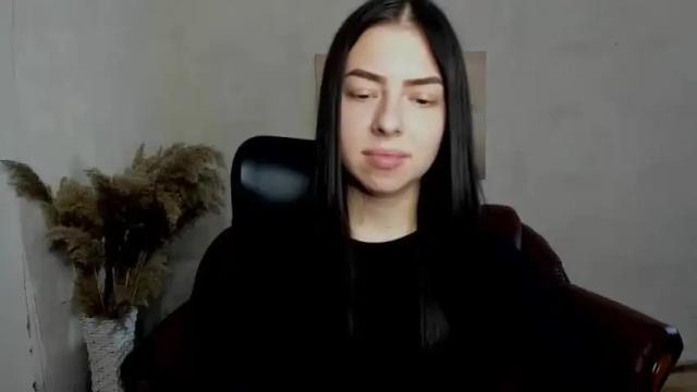 Image 2 of alina_simmons Stream on Chaturbate on 20 months ago