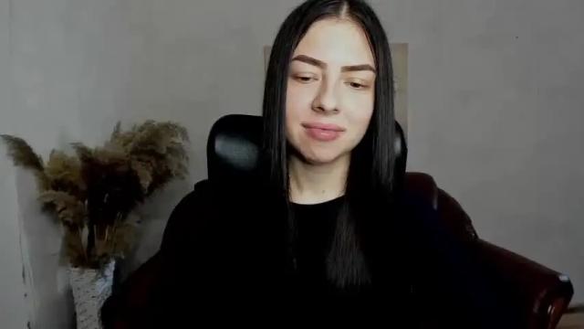 Image 3 of alina_simmons Stream on Chaturbate on 20 months ago