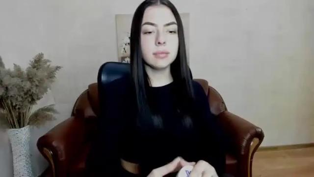 Image 3 of alina_simmons Stream on Chaturbate on 17 months ago