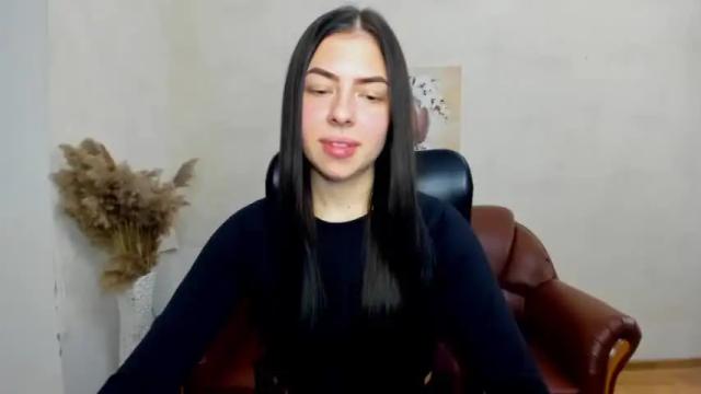 Image 12 of alina_simmons Stream on Chaturbate on 17 months ago