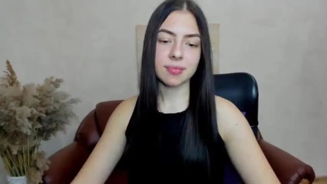Image 10 of alina_simmons Stream on Chaturbate on 19 months ago