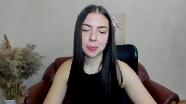 Image 11 of alina_simmons Stream on Chaturbate on 19 months ago