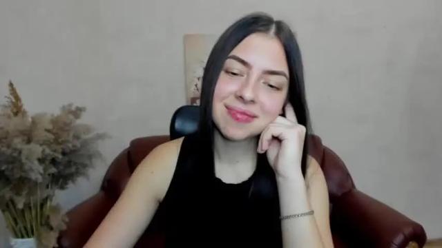 Image 12 of alina_simmons Stream on Chaturbate on 19 months ago