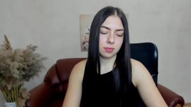Image 7 of alina_simmons Stream on Chaturbate on 19 months ago