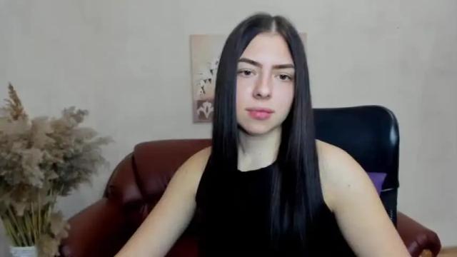 Image 8 of alina_simmons Stream on Chaturbate on 19 months ago