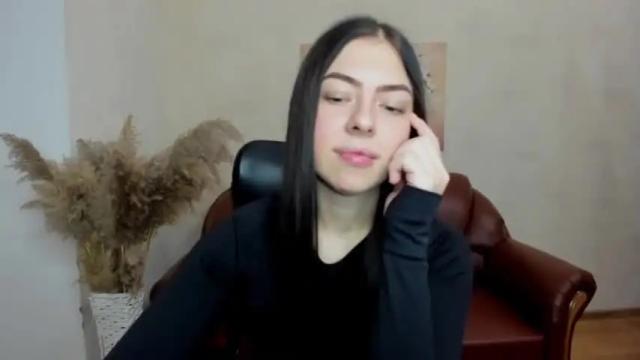 Image 3 of alina_simmons Stream on Chaturbate on 16 months ago