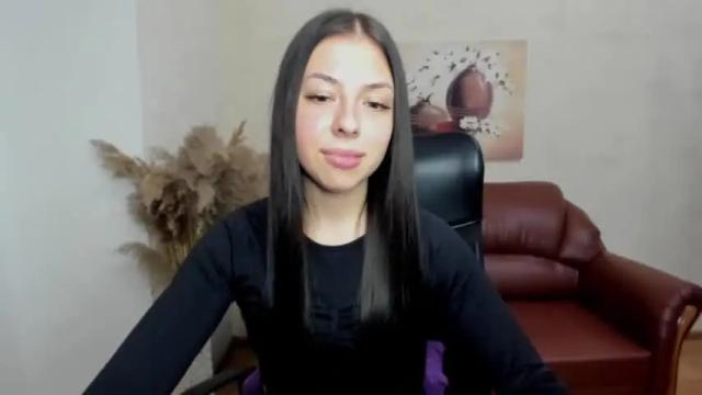 Image 4 of alina_simmons Stream on Chaturbate on 16 months ago