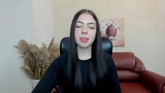Image 11 of alina_simmons Stream on Chaturbate on 16 months ago