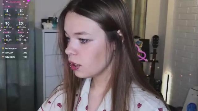 Image 12 of alinabae Stream on Chaturbate on 21 days ago