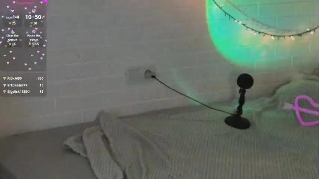 Image 3 of alinabae Stream on Chaturbate on 16 days ago