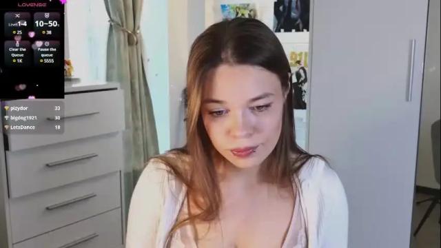 Image 8 of alinabae Stream on Chaturbate on 6 days ago